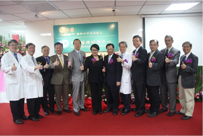 CMUH established the first 3D printing medical R&D center nationwide on September 14, 2014.