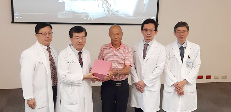 阿伯提款手抖警關注 醫生「神波刀」治療 領錢再也不會被誤會 阿伯提款手抖警關注 醫生「神波刀」治療 領錢再也不會被誤會