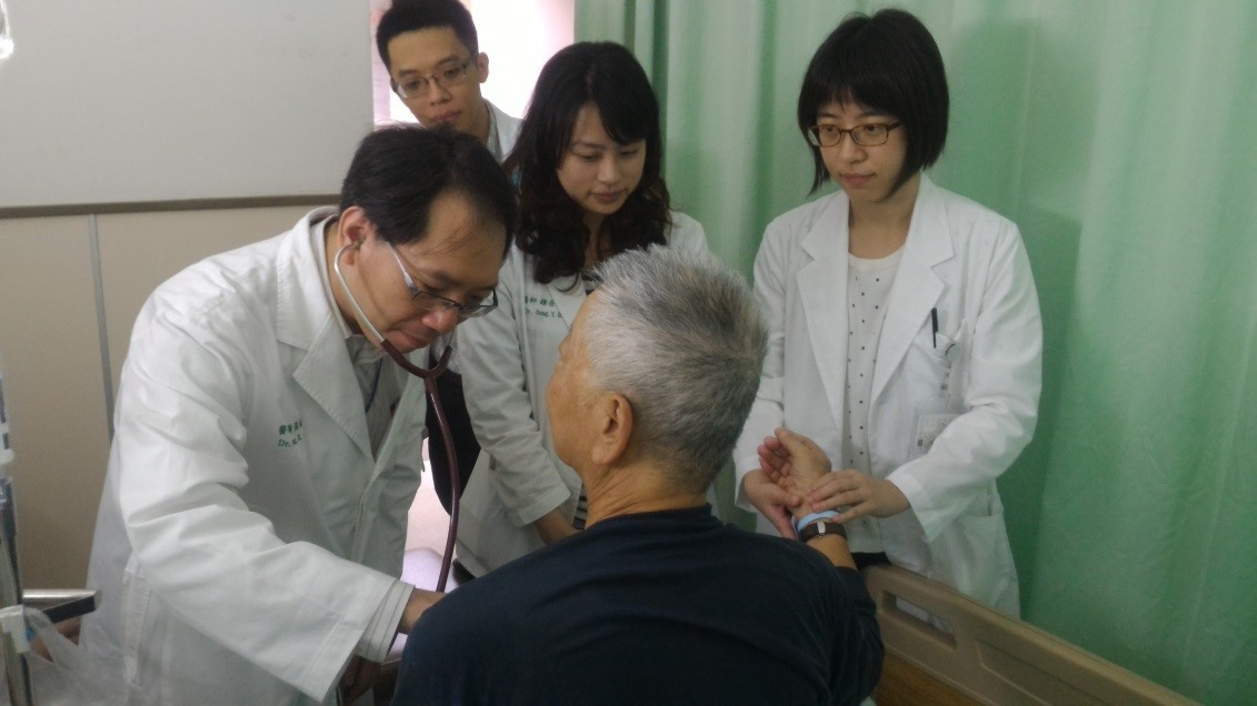 The first case of “Integrative TCM and Western Medical Care” jointly performed by the Department of Integrated Traditional Chinese Medicine and Western Medicine and the Department of TCM Internal Medicine