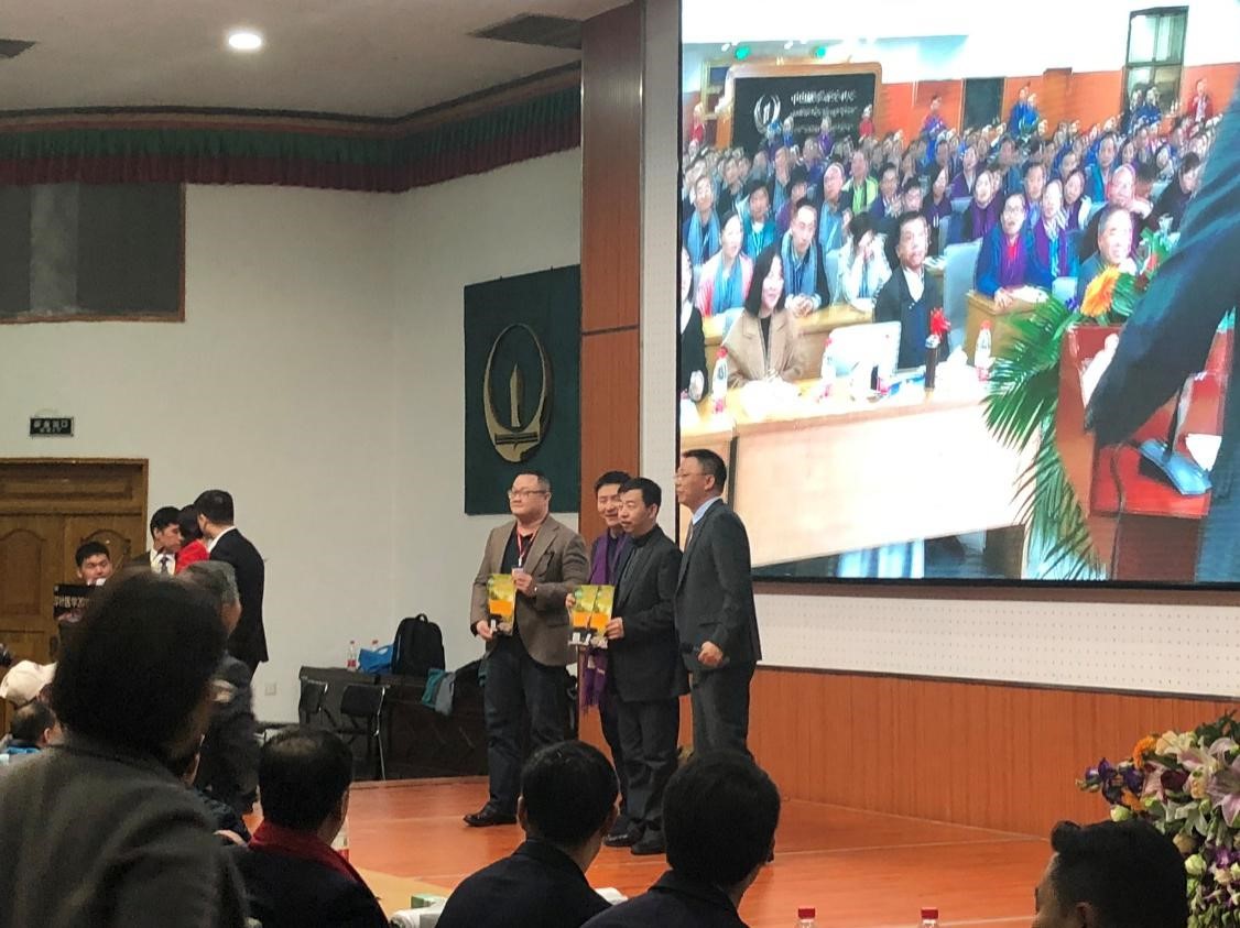 中醫傷科參與第八屆浮針醫學大會，恭喜黃敬軒主任得到海外傳播獎，以及黃維德醫師通過浮針段位賽2