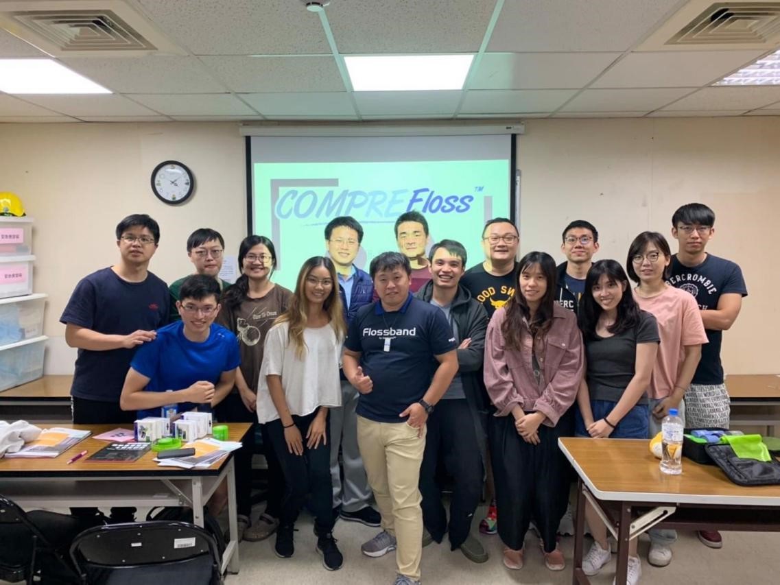 中醫傷科與Easy Flossing Academy合辦巫毒帶(Flossband)國際認證課程，恭喜黃敬軒主任、郭于賢醫師、黃維德醫師獲得Level II認證1