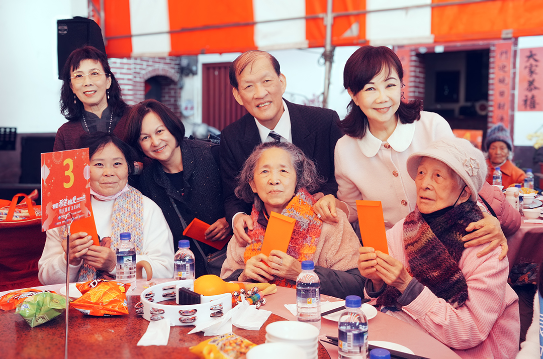 前往 「相信希望・相信愛」慈善音樂會-《情有獨鍾・為愛而唱》 中醫大附醫與林增連基金會攜手送暖 陪伴百位獨居長輩團圓迎新年