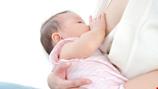 母乳哺餵的方法與技巧