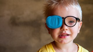 Strabismus 美目盼兮－談斜視