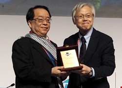 恭賀藍忠亮副院長榮獲亞太風濕病學會聯盟風濕病大師獎
