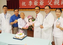 人瑞阿公攝護腺癌引發腎衰竭 跨科團隊成功搶救 阿公說要歡喜呷百二