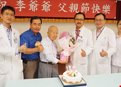 新一代雷射手術及賀爾蒙治療  跨科團隊成功治療人瑞阿公攝護腺癌及腎衰竭