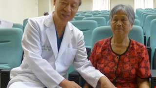 機器手臂置換膝關節  7旬婦重拾笑顏