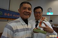 醫病》菸酒檳榔逾30年  頸部長雞蛋大腫瘤  罹下咽癌第4期