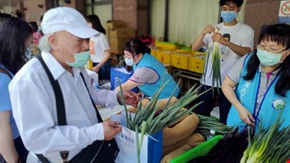 中部愛互聯關懷獨居長者 綠色市集熱鬧又溫馨