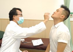 居家快篩怎麼用？採檢8步驟 醫師籲：手部消毒佩戴口罩要做好