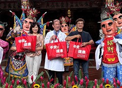 後疫情時代 樂齡幸福共健康 中國醫藥大學附設醫院、臺中市元保宮與林增連慈善基金會 聯合舉辦「有愛同行 健康共好」–歡唱呷辦桌