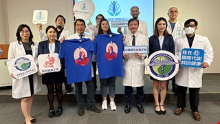35歲女罕見「鏡面人」 重度肥胖健康問題多 中醫大附醫執行世界首例「內臟全轉位」縮胃曠腸減重手術 術後四個月 成功剷肥20公斤