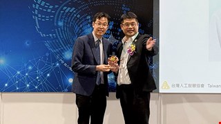 大數據中心副院長郭錦輯榮獲2025 AI Award特殊貢獻獎